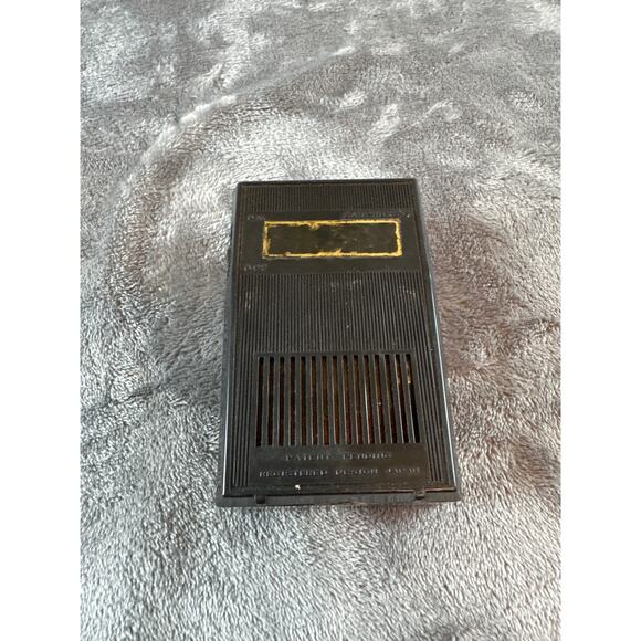 Vintage mid-century Realtone transistor AM radio and leather carrying case works - Picture 8 of 12